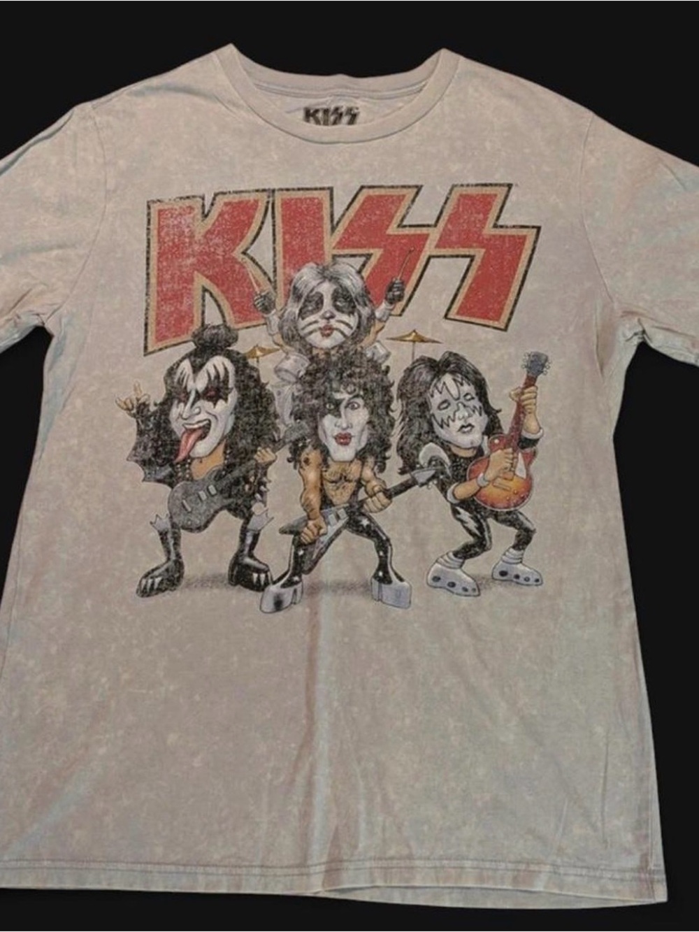Kiss Short Sleeve Graphic Tee in Light Gray with Red Logo